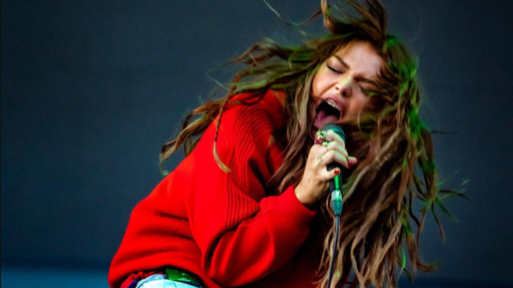 Bu Cuarón, hija de Alfonso Cuarón, se estrena como cantante