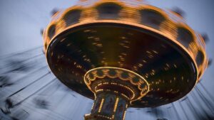 Falla juego mecánico y 13 jóvenes quedan atrapados en Feria de Querétaro