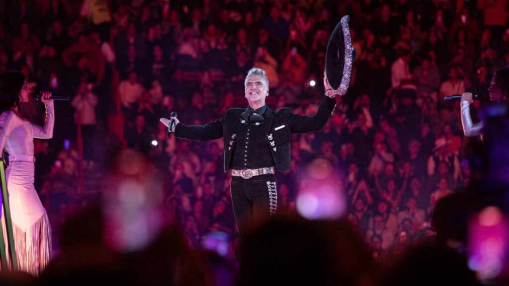 Alejandro Fernández denuncia fraude: Estafadores se hacen pasar por él para pedir dinero