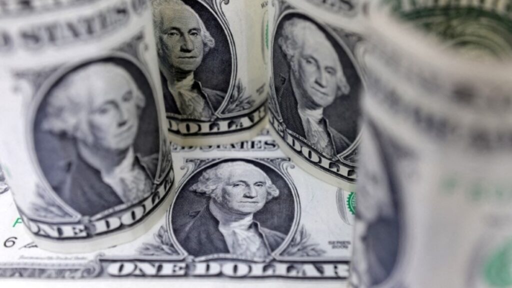 El precio del dólar este jueves 24 de agosto se cotizó en 16.80 pesos