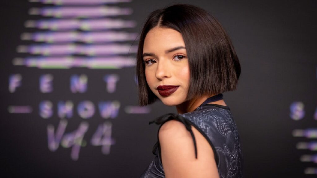 angela-aguilar-deja-el-escenario-porque-nadie-canta-con-ella