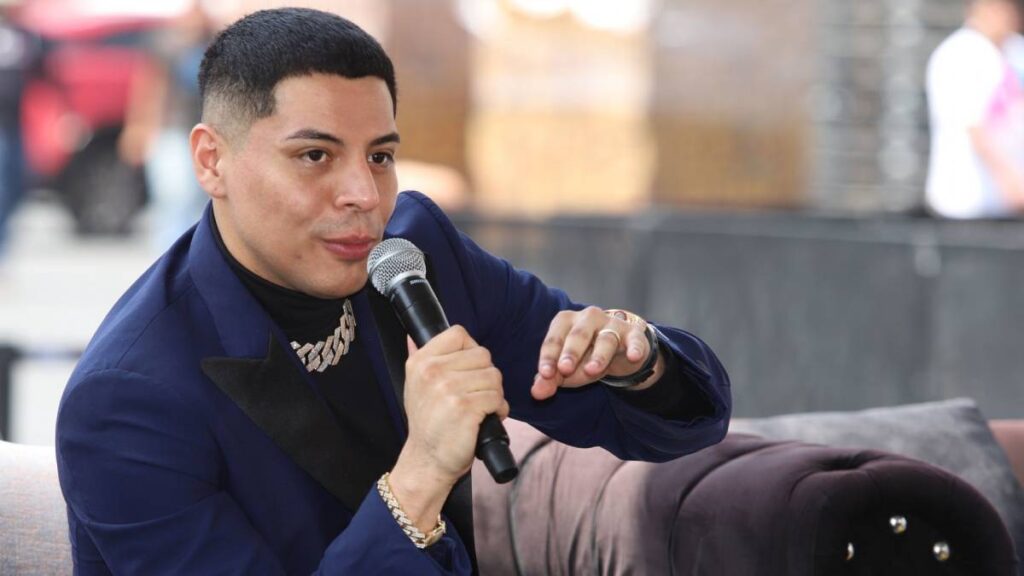 Eduin Caz, de Grupo Firme, denuncia robo a su casa.