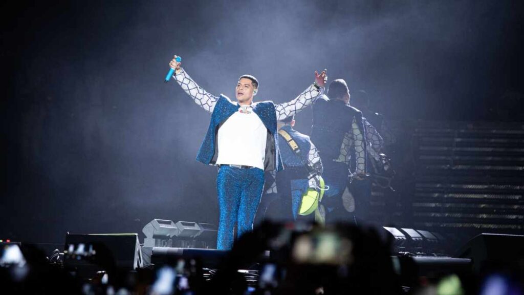 Eduin Caz presume fiesta y supera robo a su casa