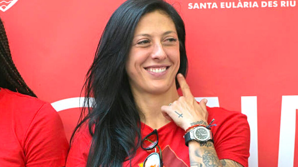 Jenni Hermoso llega a México para reportase con las Tuzas del Pachuca