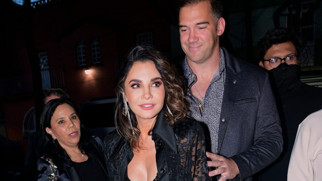 Martha Higareda y su novio Lewis Howes