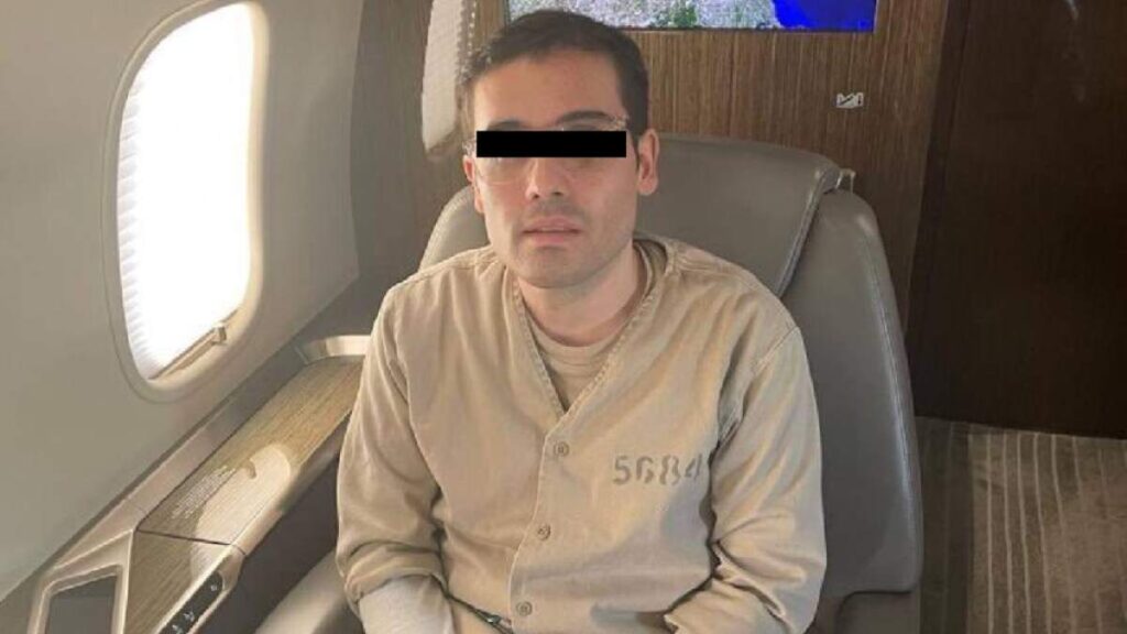 Difunden primera foto de Ovidio Guzmán luego de extradición a Chicago, EU