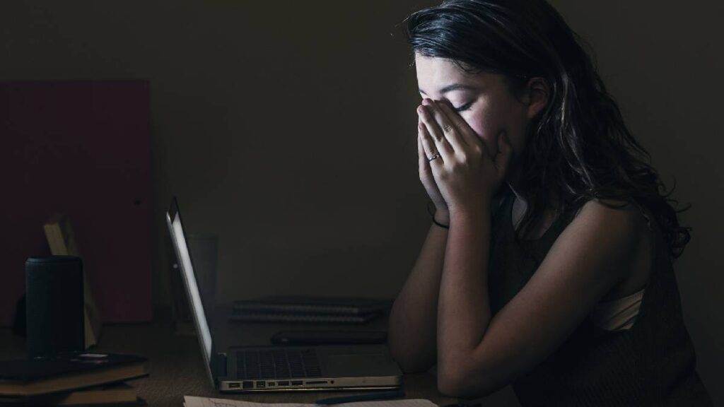 5-tips-para-evitar-el-ciberacoso-y-extorsion-en-redes-sociales