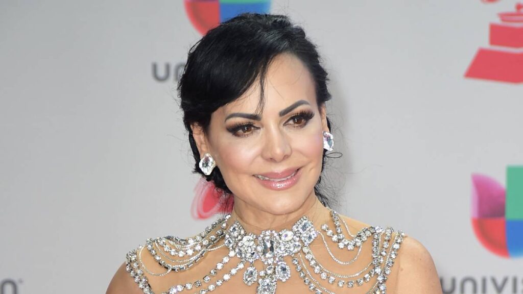 Maribel Guardia, en bikini y con cuerpazo, se deja ver con su nieto