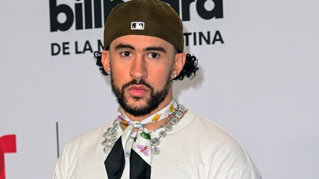 Bad Bunny explota contra sus fans por canción creada con IA