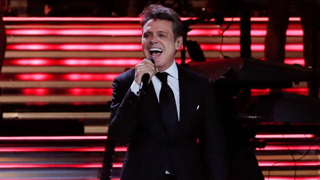 Luis Miguel Carolina Herrera Bad Bunny Kendall Jenner