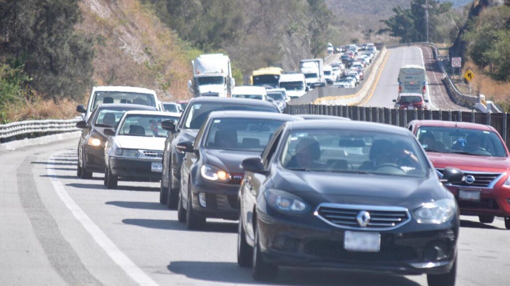 Incremento en carreteras concesionadas no afectará caseta de Acapulco: AMLO