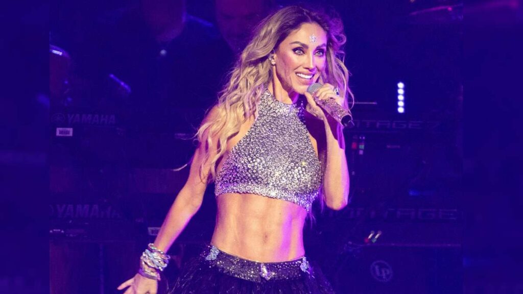 Anahi Homenaje Karol G