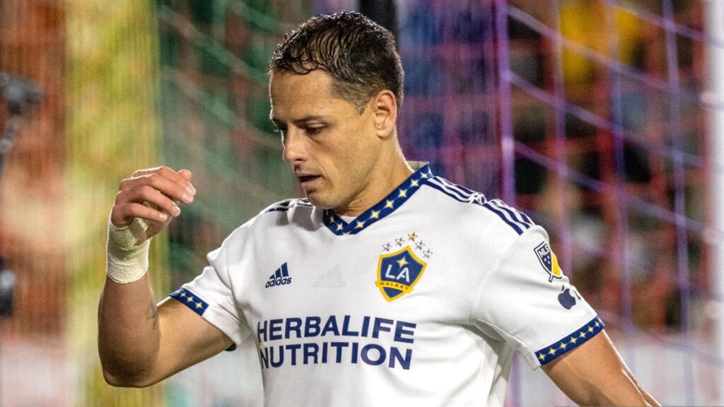 Chicharito Hernández se despide del LA Galaxy, que decidió no renovarlo para 2024