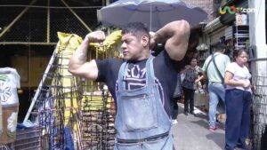 Del Mercado de Sonora para el mundo; él es comerciante y fisicoculturista