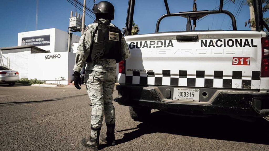 Graban a elementos de la Guardia Nacional dando tablazos a detenidos