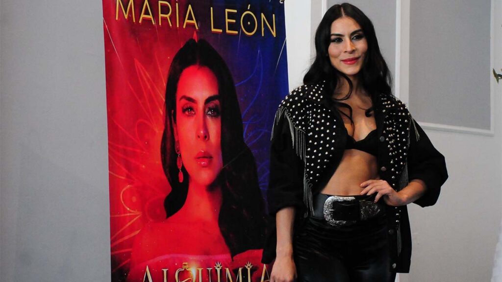 maría león abdomen