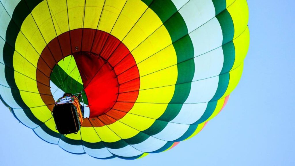globo-aerostatico-pierde-el-rumbo-y-cae-en-casas-de-guanajuato