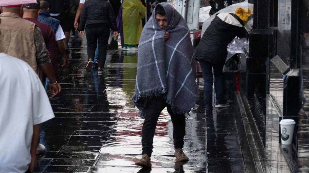 Este sábado 17 de febrero de 202 varias alcaldías de la Ciudad de México amanecieron con lluvia, por lo que la Secretaría de Gestión Integral de Riesgos y Protección Civil de la capital emitió una alerta amarilla por precipitaciones y rachas de viento en 16 alcaldías.