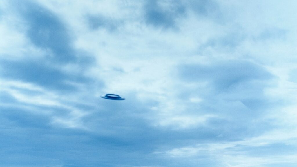 Presunto ovni en Michoacán causa furor y se arma debate en redes