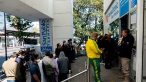 ¡A cuentagotas! Vacunas de Pfizer contra COVID-19 escasean en farmacias de la CDMX