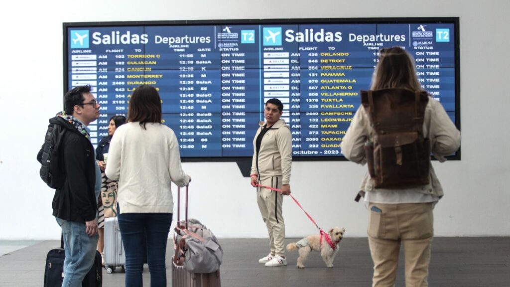 AICM: Restablecen pantallas de información tras fallas en Terminal 2