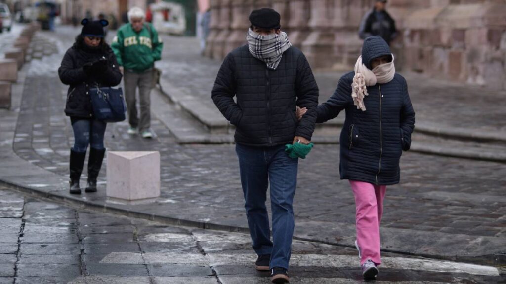 Ambiente frío y lluvias en México por frente frío 27