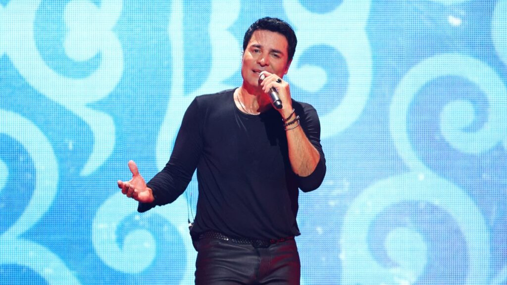 Chayanne canta "Volver, volver" y enloquece a las redes