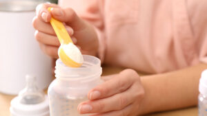 Cofepris alerta por posible toxina en leche de fórmula para bebés: estas son las marcas retiradas