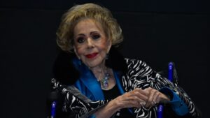 ¡En boda y en reencuentro con su ex! Así fue la reaparición de Silvia Pinal