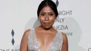 Yalitza Aparicio presume su abdomen de acero y genera debate en redes sociales