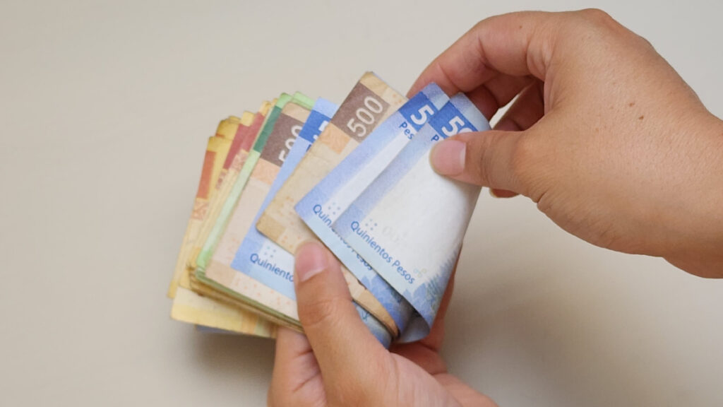 El aguinaldo debe pagarse antes del 20 de diciembre; diputados buscan eliminar el ISR y aumentarlo a 40 días de salario.