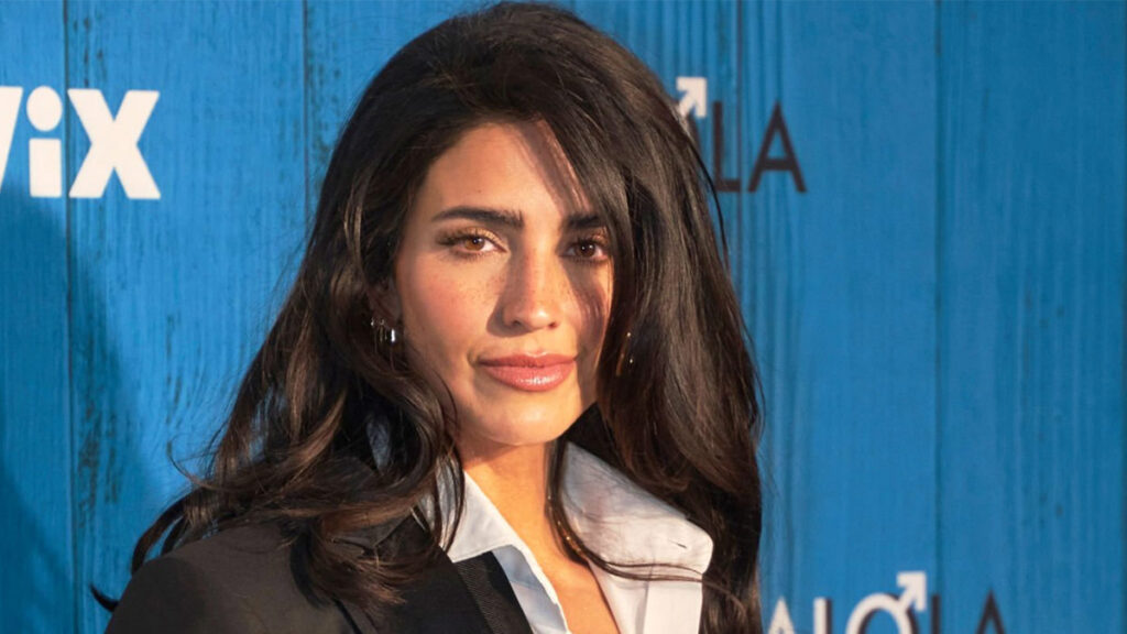 Bárbara de Regil confunde a jimmy lennon con john lennon en supernova