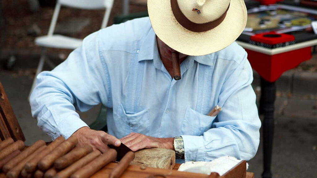Guayabera: de dónde es, cuál es su historia y por qué se llama así