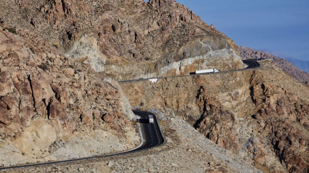¡Evita circular por ahí! Autoridades alertan por ola de asaltos en estas carreteras de Baja California