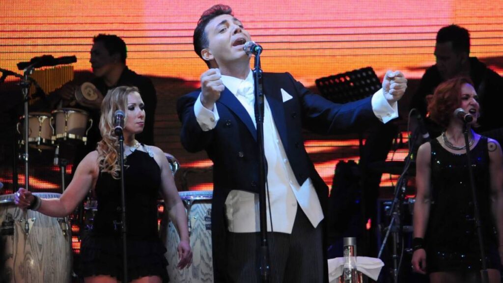 Cristian Castro, cantante hijo de Verónica Castro y Manuel loco valdes