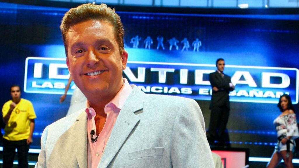 Daniel Bisgono conductor de television, ventaneando