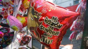 ¿Celebras San Valentín? Esto te costará celebrarlo este 2026, según Condusef