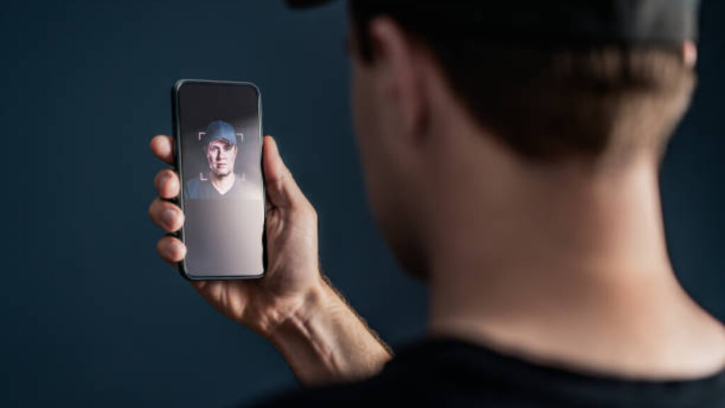 No caigas en las estafas con deepfake. Nunca creas en los videos generados con inteligencia artificial