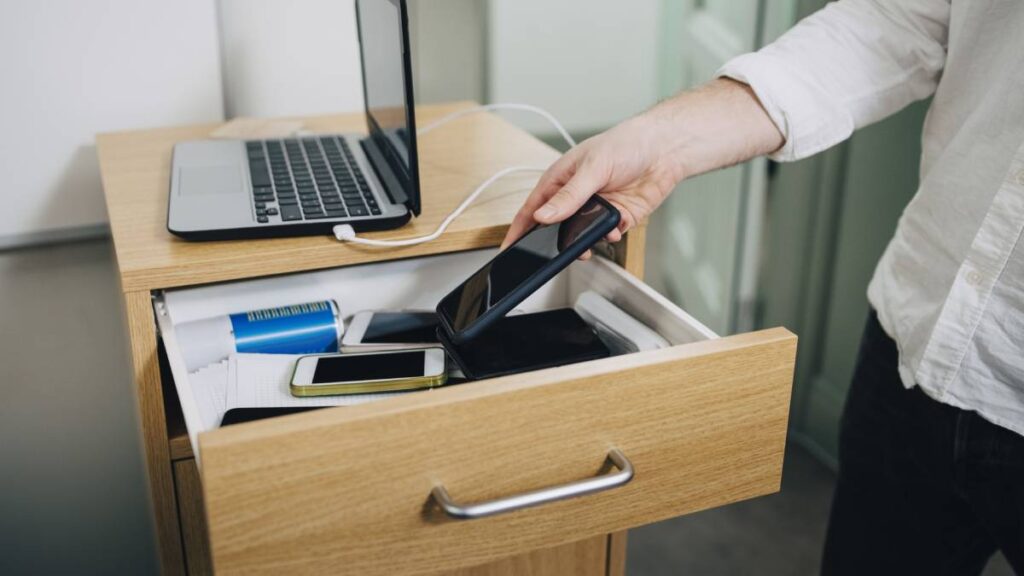 Reino Unido celulares en escuelas