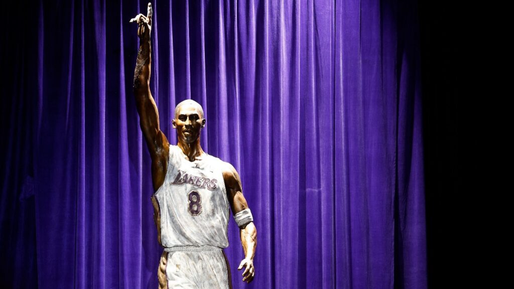 Kobe Bryant Estatua Laker Estaio Arena