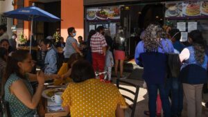 Mal servicio o reservas canceladas en restaurantes: esto puedes hacer en 2026, según Profeco