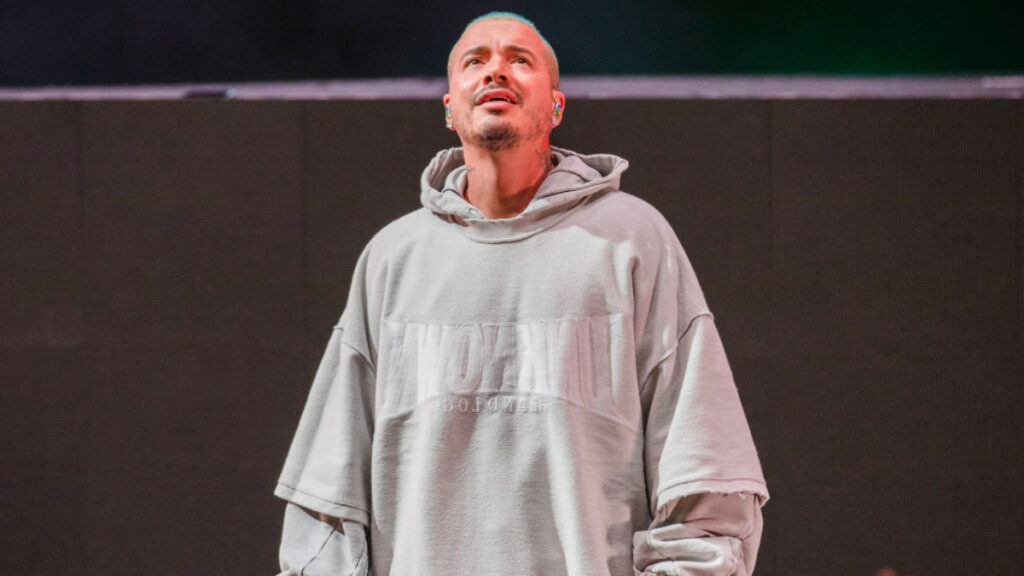 Muere perro de J Balvin y el cantante comparte conmovedora despedida