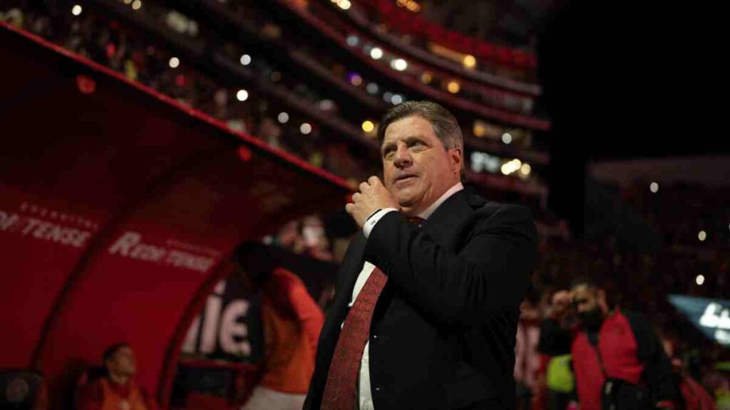 Miguel "Piojo" Herrera insulta a un fan de Xolos de Tijuana que pedía su salida