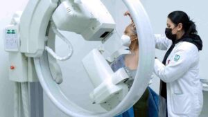Día Mundial de la Lucha contra el Cáncer de Mama: ¿quiénes deben hacerse una mastografía antes de los 40 y qué señales deben revisar?