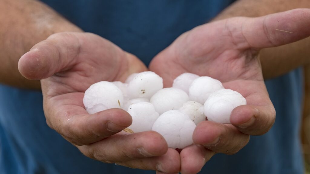 coahuila-danos-y-nina-grave-saldo-de-tormenta-de-granizos-gigantes