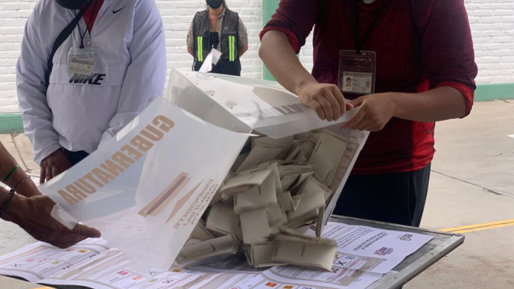 funcionario de casilla en las elecciones