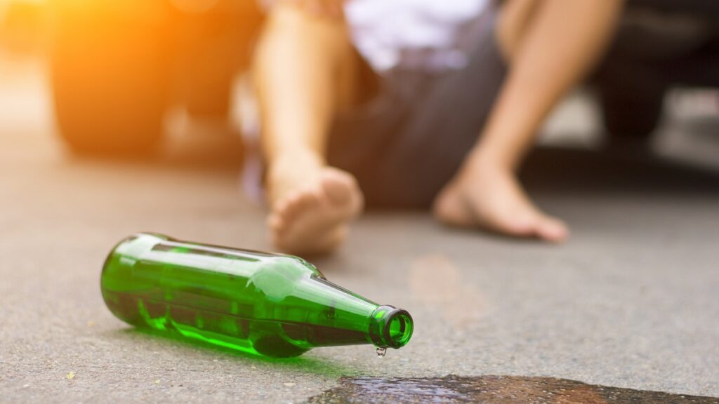 Menores de edad consumen bebidas alcohólicas en Oaxaca.