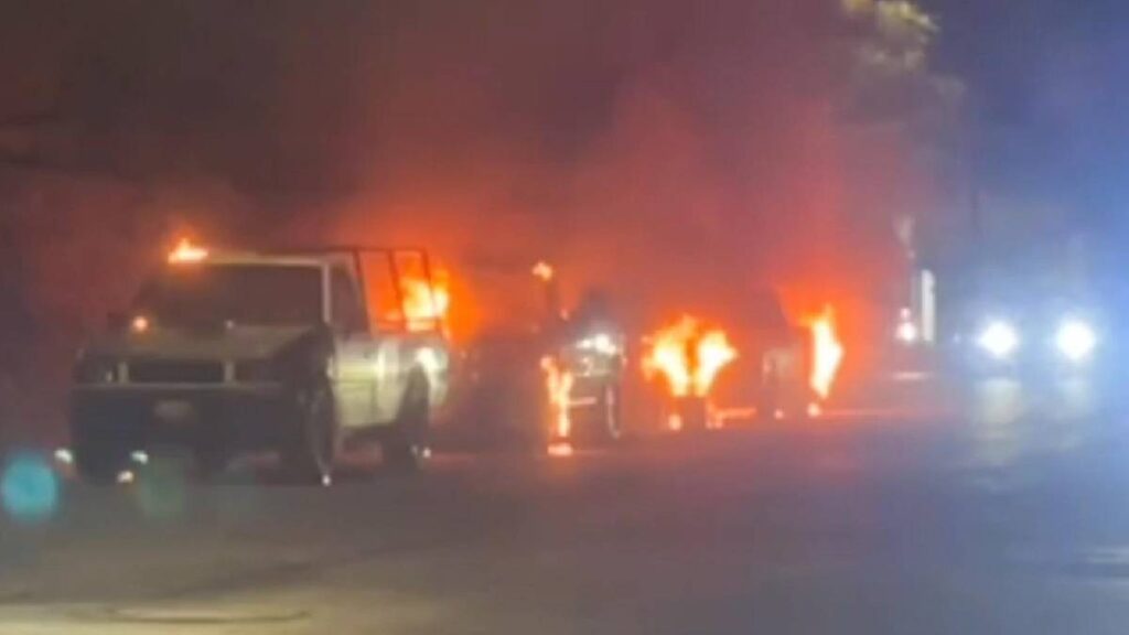 Autos Incendiados En Colima