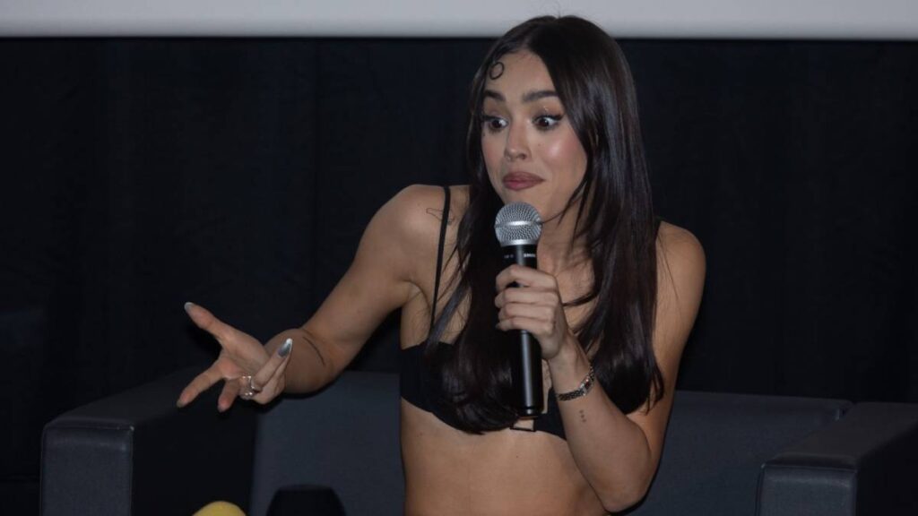 Danna Paola dice preferir España y en redes la critican