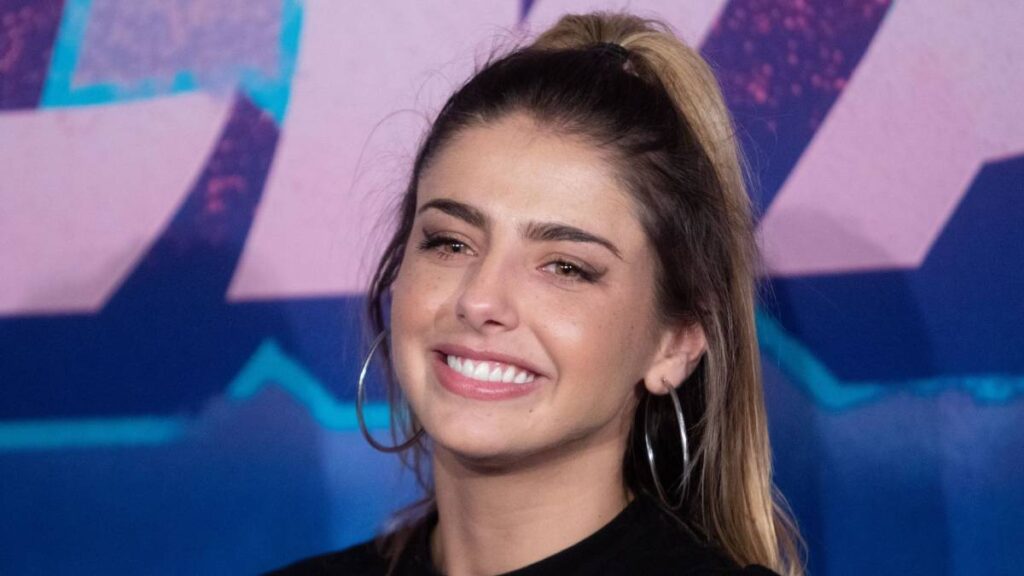 Michelle Renaud presume embarazo con fotos sin ropa